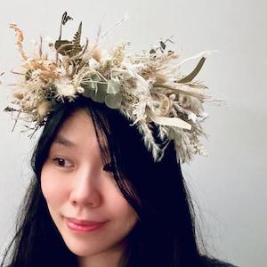 Summer daisy dried flower crown / sage green eucalyptus headpiece / floral headband