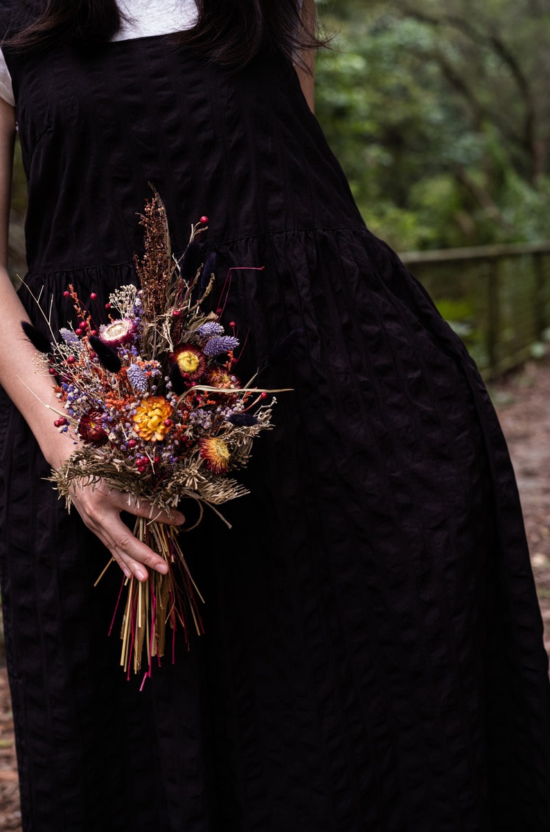 Bouquet size: appox. 10inches (w) * 14inches (h)