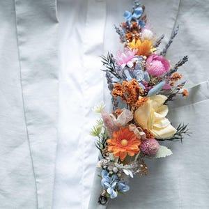 Boutonniere de boda con flores silvestres / ojal de flores de seda / flor de prado
