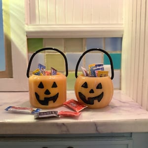 Dollhouse Pumpkin Pail with Candy