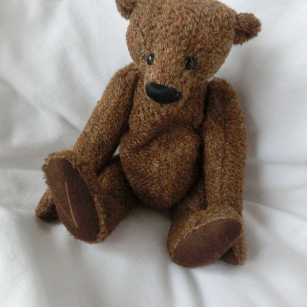 BÄR Vintage: Wurschtl, kleiner Teddybär mit Granulat gefüllt, Künstlerbär von Petra Valdorf, herziges Geschenk für Bärensammler und -innen