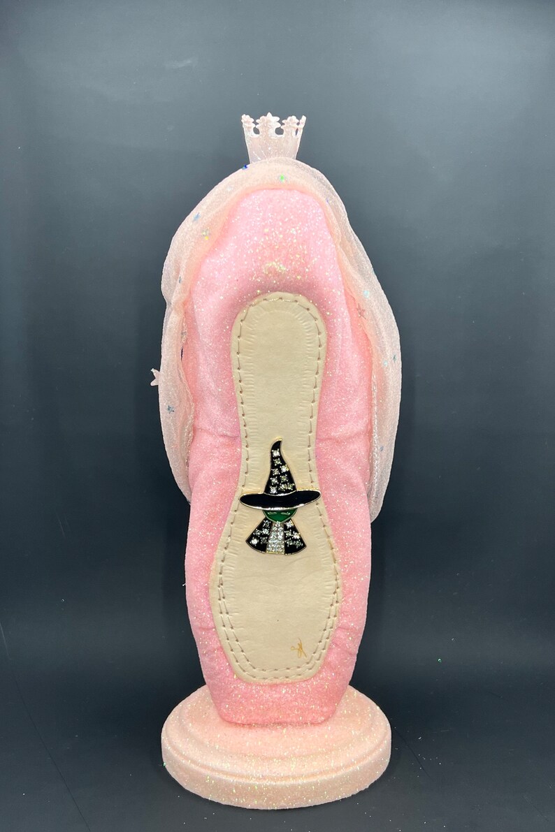 Wizard Of Oz Glinda And The Munchkin Land Pointe Shoe Etsy wizard-of-oz-glinda-and-the-munchkin-land-pointe-shoe-etsy