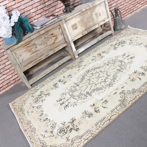 Vintage vloerkleed Turks Anatolisch voor woonkamer 4 x 7 ft beige wollen bloemen Oushak handgeweven uniek verweerd decor