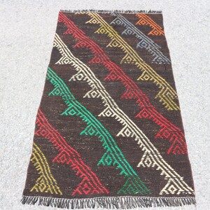 Kilim turco, tapete tecido à mão, tapete vintage, design geométrico, 84 x 150 cm, 3 x 5 pés, decoração boho para casa, tapete marrom multicolorido, tapete aconchegante para viver