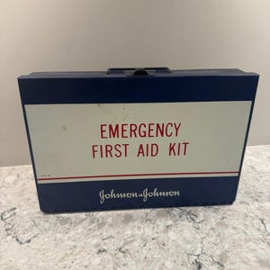 アンティーク　ジョンソン・エンド・ジョンソン ファーストエイドキット Vintage johnson and johnson first aid kit - Etsy 日本