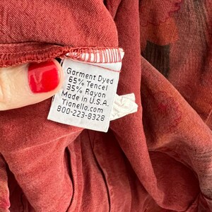 Vintage Tencel Rayon Button Down-skjorta Röd Blommig Storlek Small bild 6