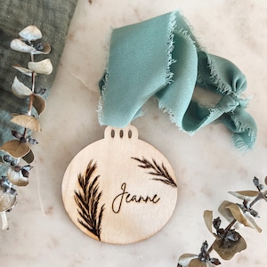 Personalized wooden Christmas ball - Christmas tree decoration, pregnancy announcement, birthday, my first Christmas