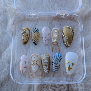 Huntrix Press On Nails, Golden Nails, Kpop Demon Hunters Nails, White Nails, Gold Nails, Rumi, Mira, Zoey imagem 1