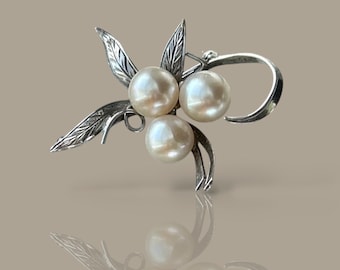 MIKIMOTO シルバー　ブロッチ Mikimoto Sterling Silver 5 Cultured Pearl Vintage Floral Brooch - Etsy