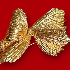 Christian Dior 1966年ドイツ製ブローチ RARE Vtg 1966 Signed CHRISTIAN DIOR Germany Gold Flower
