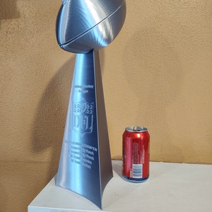 Extra Großer 18 &quot;Fantasy Football Champion, anpassbar Vince Lampwork Super Bowl Trophy Replica - Gebürsteter / glänzender silberner Kunststoff - 3D-Druck