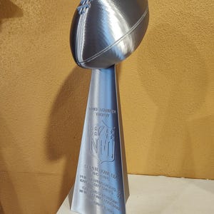 Extra Große 45,6 cm Vince Lampwork Trophy Replica - Wählen Sie I (1) bis LIX (59) - Gebürsteter / glänzender silberner Kunststoff - 3D gedruckte NFL-Meisterschaft