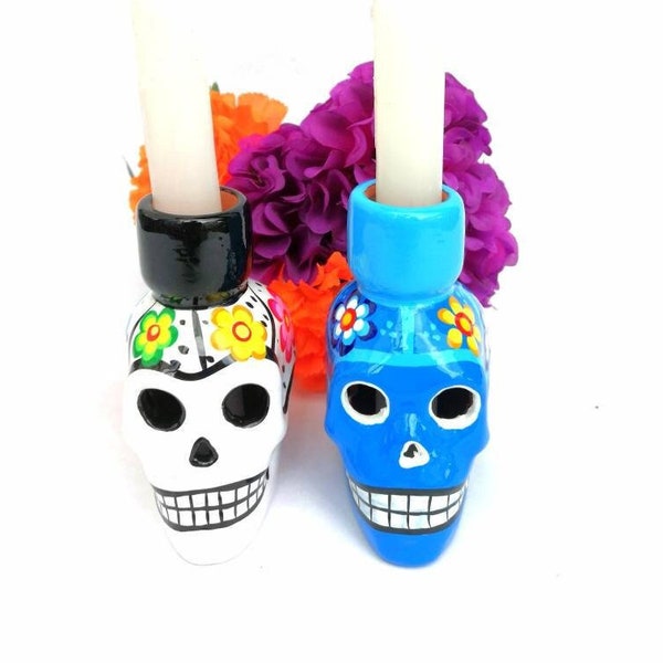 Talavera Dia de MUERTOS. Skull sugar skull.  Craneo PORTA VELA of mud. 4".  Candle holder for Mexican offering.  Mexican folk