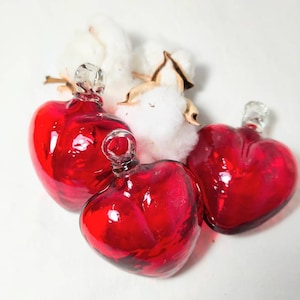 3 Hermosos corazones de vidrio soplado rojos, 3.5 ". **Wholesale too, ask for It**