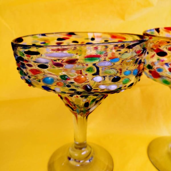 Hand-blown daisy glasses. Margarita glasses, party glasses, confetti, cocktail, wedding glasses. Made in Mexico. Wholesale too ask for
