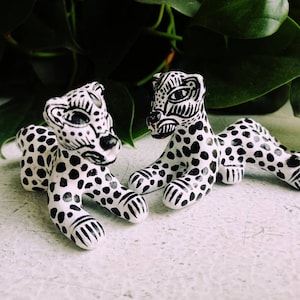 Beautiful jaguars from Chiapas. Beautiful figures made in Mexico. Mexican jaguar. Made of hand-decorated clay.
