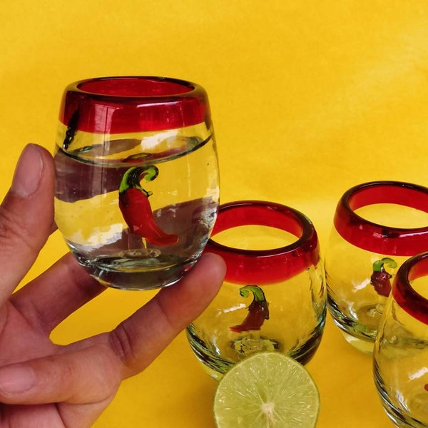 Set 4 TEQUILA SHOT con chile, Blown glass, red Rim. 5 de mayo. Vaso tequilero . Blown glass glassware. Hecho en México