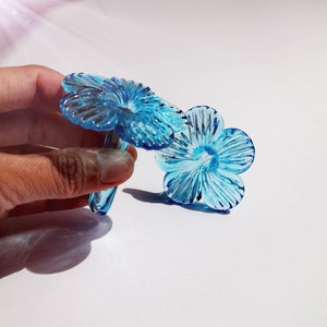 2 glass flowers for hummingbird feeder .Blue. Hummingbird feeder flower straw. Blownglass. We combine shipping image 2