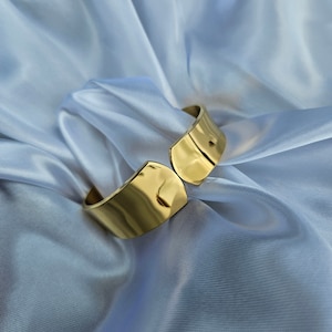 Sara Bangle Bracelet | 18K Gold Plated Titanium Steel | Non Tarnish Waterproof | Chic Elegant Gifts for Her