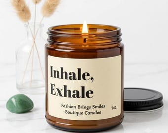Candela "Inspira, Espira" - Divertente regalo per lo yoga, candela di soia per la meditazione, decorazione per lo studio, regalo per la cura di sé in barattolo d'ambra