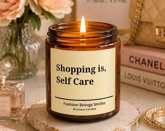 Shopping Is Self Care - Sojakerze — Bernsteinglas-Duftkerze (Boutique-Geschenk)