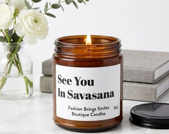 Ci vediamo in Savasana - Divertente regalo yoga, candela di soia per meditazione, decorazione per studio, regalo scherzoso in barattolo d'ambra per la cura di sé, regalo per la migliore amica, mindfulness
