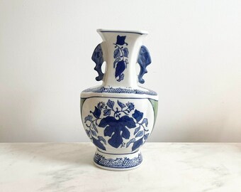 Vase chinois bleu, vert, blanc ; Vase en céramique à motif floral ; Décor bleu et blanc ; Garden-Party ; Vase à fleurs ; Support de bouquet
