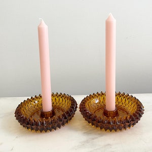 Vintage Gelb Orange Glas Kerzenhalter; Indiana Glass Amber Diamond Point Kerzenhalter; Herbstfarben Beleuchtungskerzenlicht