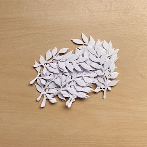 Foglie tagliate. Scrapbooking. Ritagli di diario spazzatura