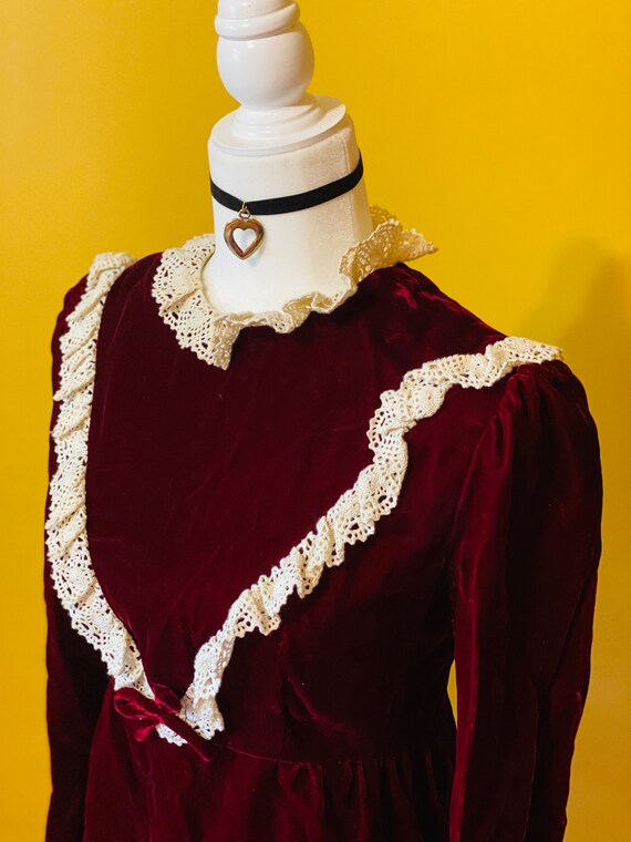 Vintage Velvet Burgundy Baby doll Dress Ivory Lac… - image 3