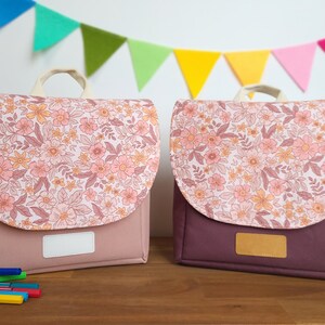 Kindergartenrucksack personalisiert beere, lila, blumen, Krippenrucksack mit Namen