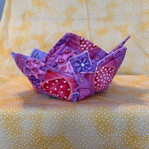 Hearts, flowers and other designs in purples and pinks XL bowl cozy&#39;s - set of 2.