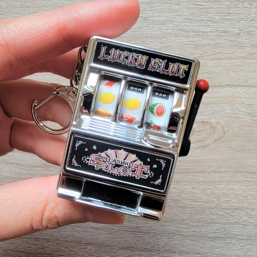 mini slot machine keychain