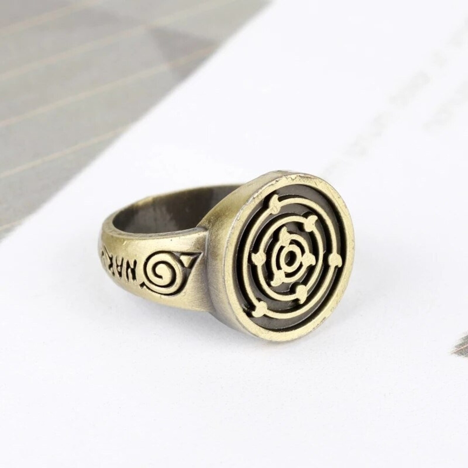 vintage engraved ring aot