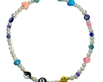 Collar de perlas Y2K: cara sonriente, bola 8, Yin Yang