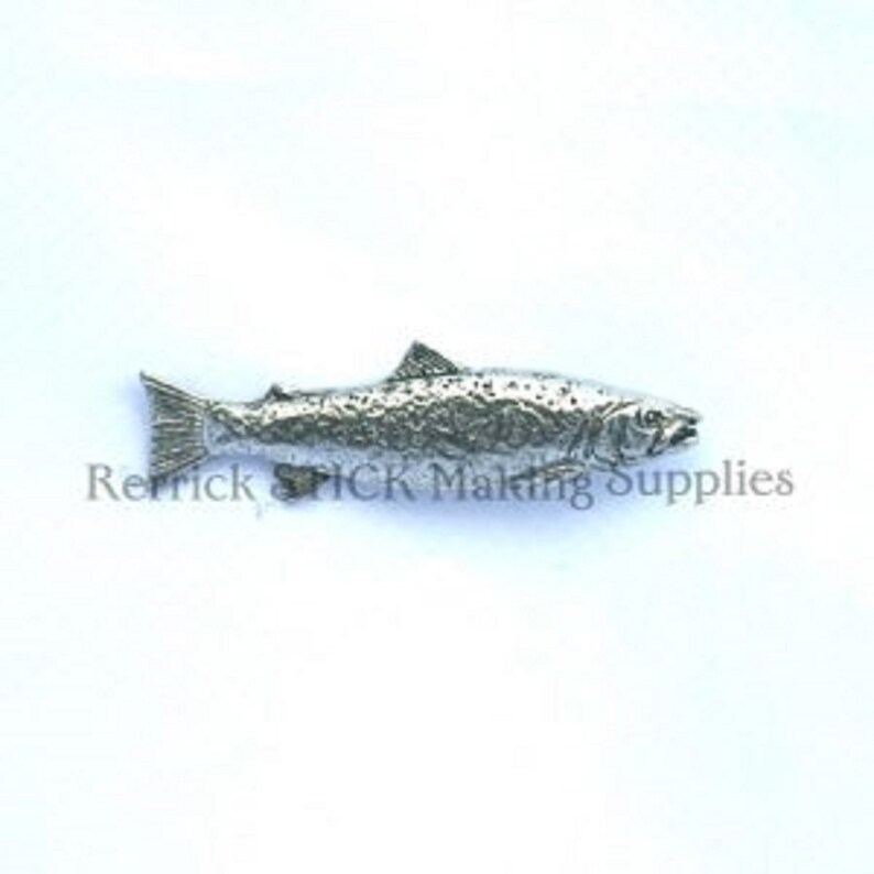 Spilla Peltro Argento Brown Trout – Dettaglio E Qualità – Badges/Pins