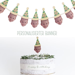 Puede incluir: Una pancarta de cumplea&ntilde;os personalizada con la cara de un ni&ntilde;o en cada gorro de fiesta verde y amarillo. La pancarta dice "PERSONALISIERTER BANNER". Tambi&eacute;n se muestra un pastel con un adorno de gorro de fiesta a juego. El pastel est&aacute; decorado con ramitas verdes y dice "Feliz cumplea&ntilde;os".