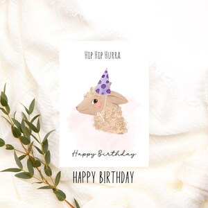Carte d'anniversaire Hip Hip Hooray au look aquarelle avec motif animalier renne, écureuil et poulet avec chapeau de fête, anniversaire anniversaire