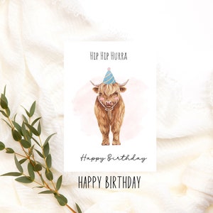 Carte d'anniversaire Hip Hip Hooray au look aquarelle avec motif animalier taureau écossais avec chapeau de fête, anniversaire anniversaire