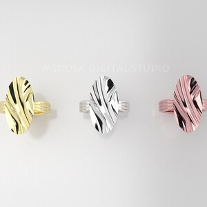 Pu&ograve; includere: Tre anelli ovali con un design testurizzato. Gli anelli sono in oro, argento e oro rosa.