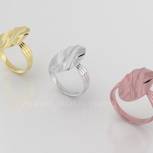 Pu&ograve; includere: Tre anelli con un design ovale testurizzato. Gli anelli sono in oro, argento e oro rosa.