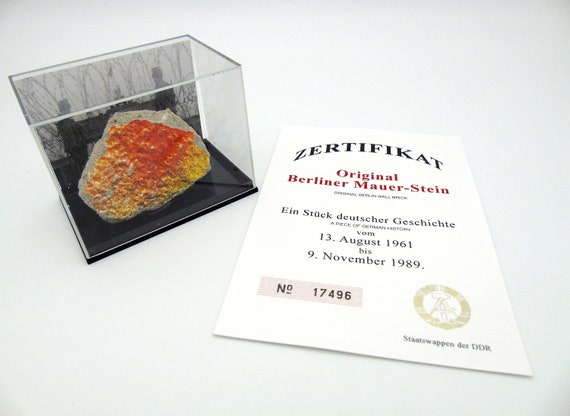 PUTTING BACK THE WALL Berlin 洋書 Original Piece of the Berlin Wall - Authentic Souvenir From