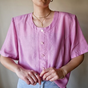 Blusa rosa vintage | Anos 90 | operaçür de botür | trägershirt bordada rosa | blusa mit ombreiras | blusa oversized | Dekotee redondo