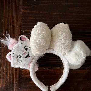 Marie aristocrats White cat ears