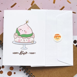 Carte d’anniversaire mignonne | Joyeux Bao-thday | Carte gourmande | Jeu de mots alimentaire | Cartes de vœux | Drôle | Petits pains aux pêches | jeux de mots cuits à la vapeur