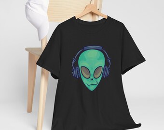 Alien DJ Graphic T-Shirt | Urban Music Lover Tee | Unisex Black Cotton Top | Gift for Musicians, DJs & EDM Festival Fans