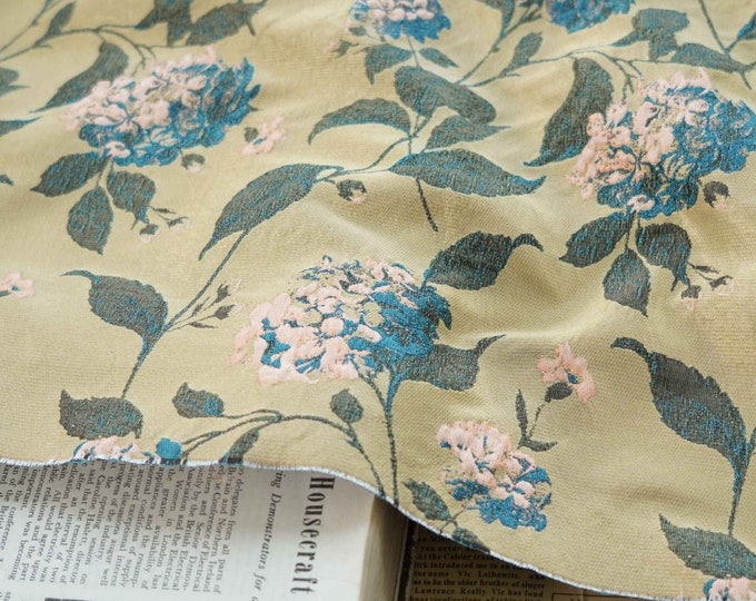 Retro Contrasting Flowers jacquard fabric, 3D designer fabric, Upholstery, Decor, Costume, Curtain, Handbag, Sewing/Fabric by the meter, 61"