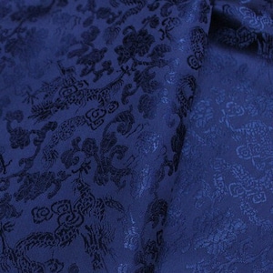 Tessuto cinese in broccato color blu navy con drago e fiori, largo 35", venduto al metro, in SALDO