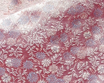 Japanischer Kinran-Stoff in Rosa: Seidenbrokat mit Blütenmuster, Kimonostoff