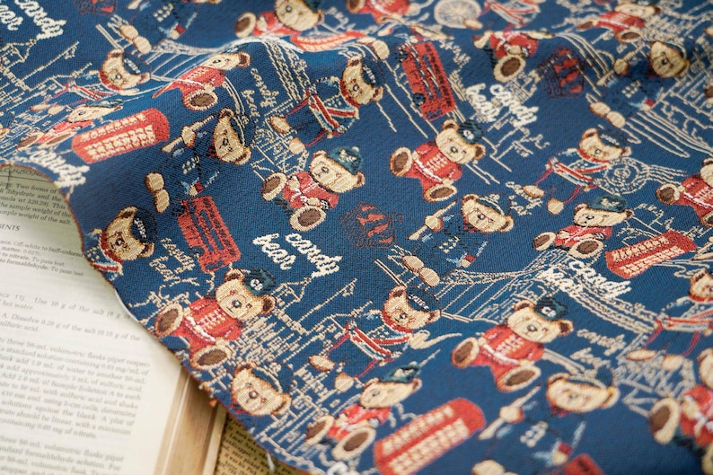 Jacquardtyg med tecknad björn, 60/40 polyester/bomull, 135 cm bred Blå